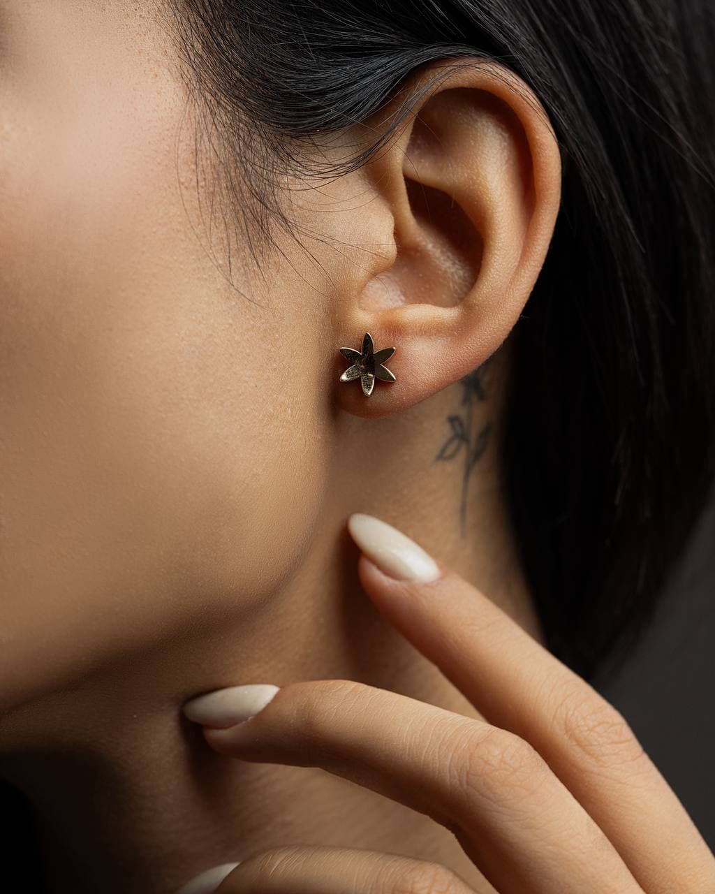 تصویر گوشواره گل1 - طلا و جواهر مارول لایف